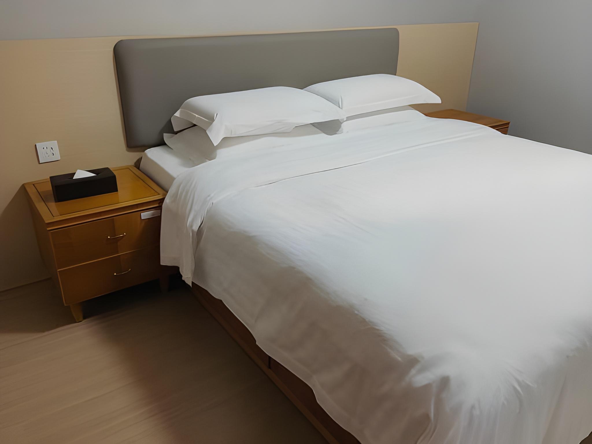 2 Bedrooms, Light, Luxury, Apartment, King and Queen Bed