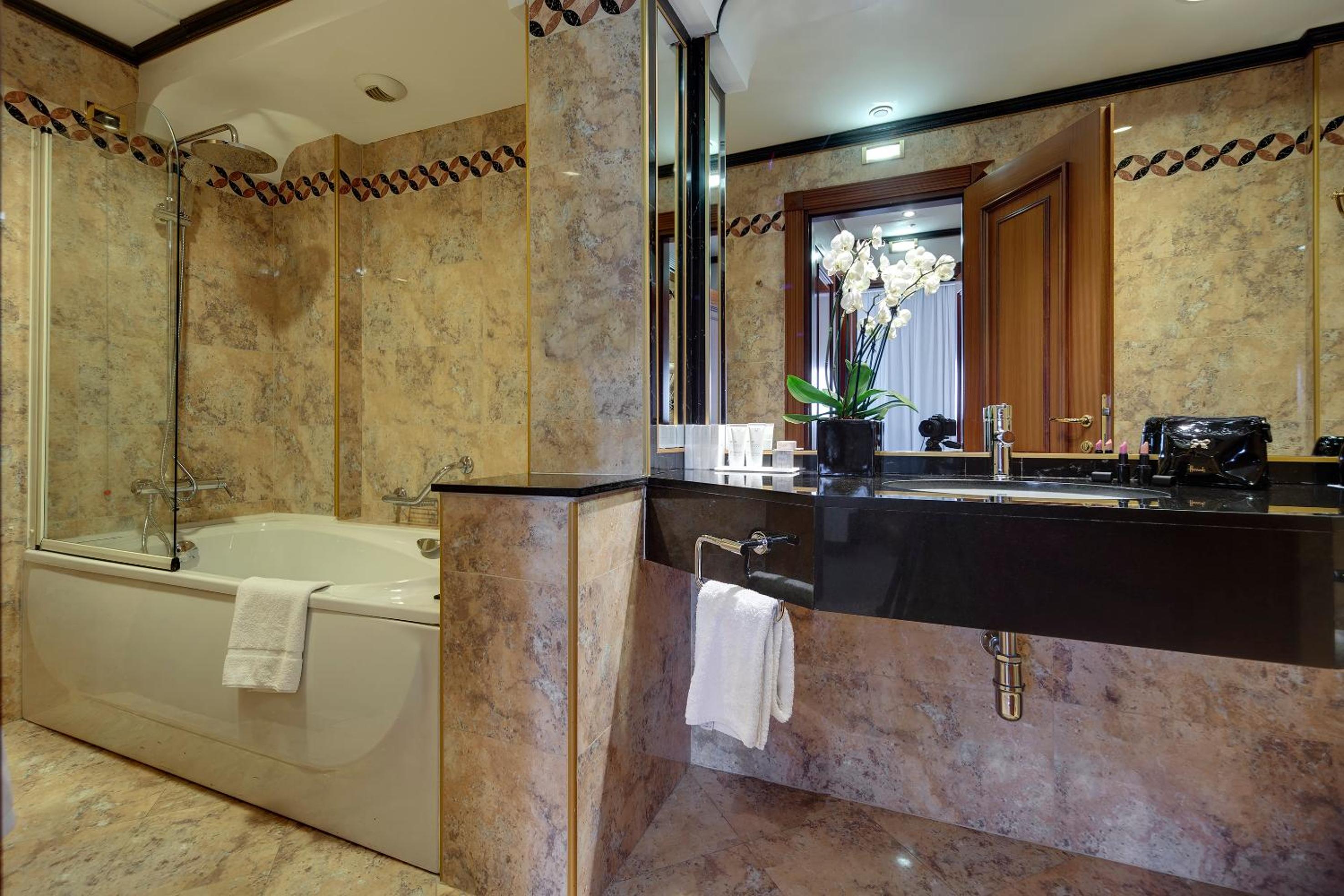 Presidential, the Level, Suite, King Bed, Lounge Access