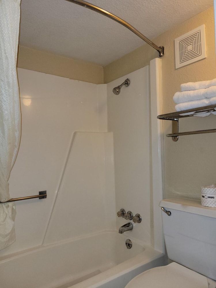 Motel6 Effingham, IL 50/50
