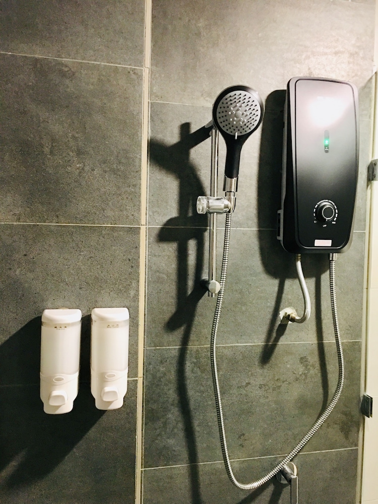 Enclave Hotel 13/26