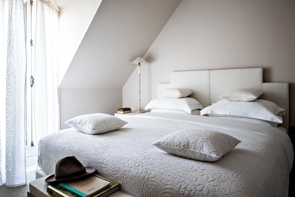 Executive, King Bed, Eiffel View