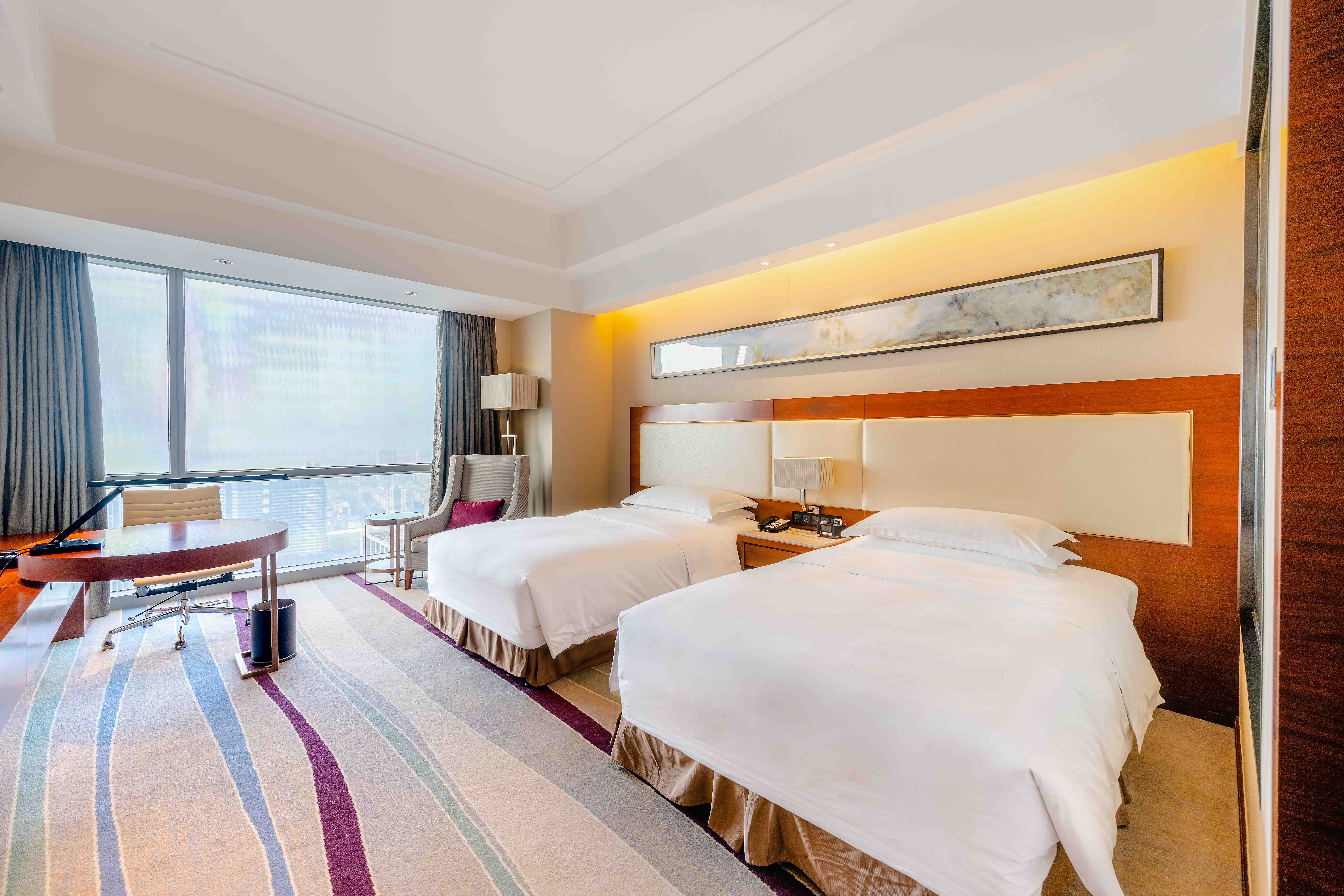 CROWNE PLAZA WUXI TAIHU 24/76