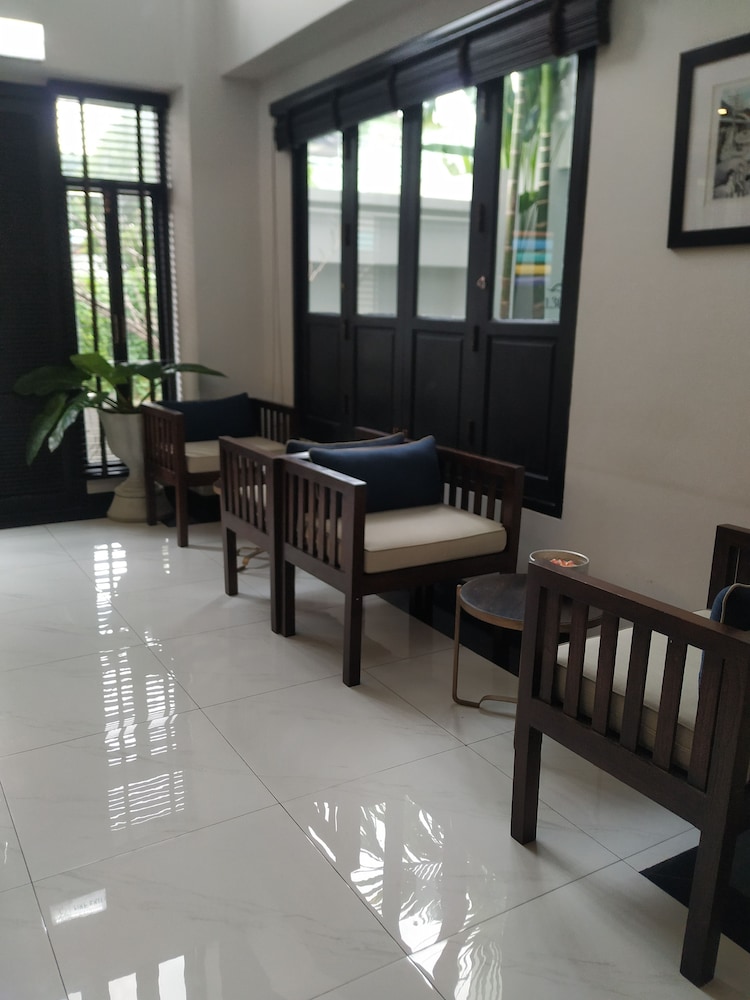 Cheeva Dee Hotel 58/75