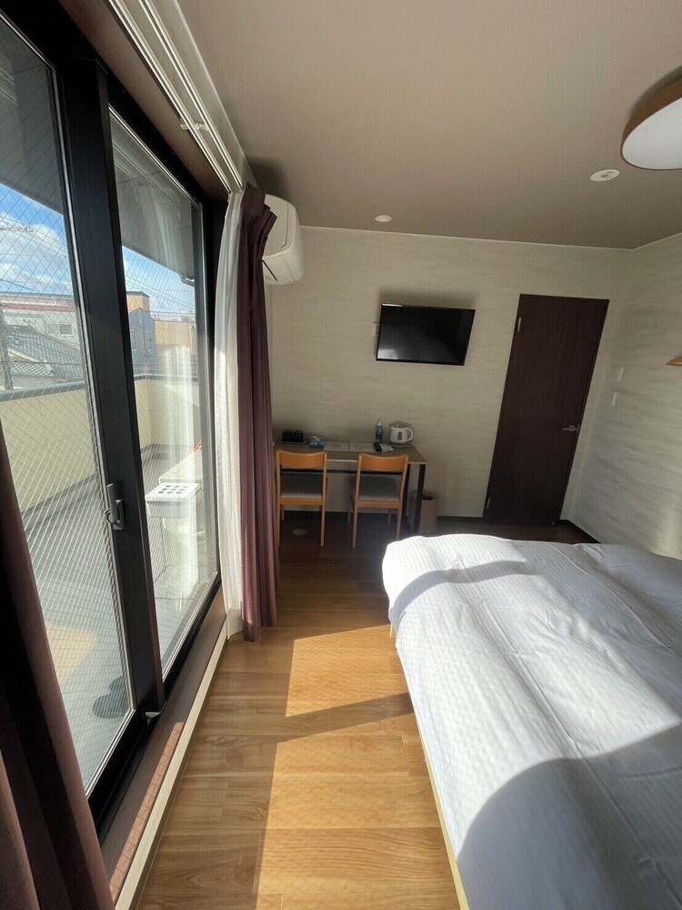 ROOM, DOUBLE BED