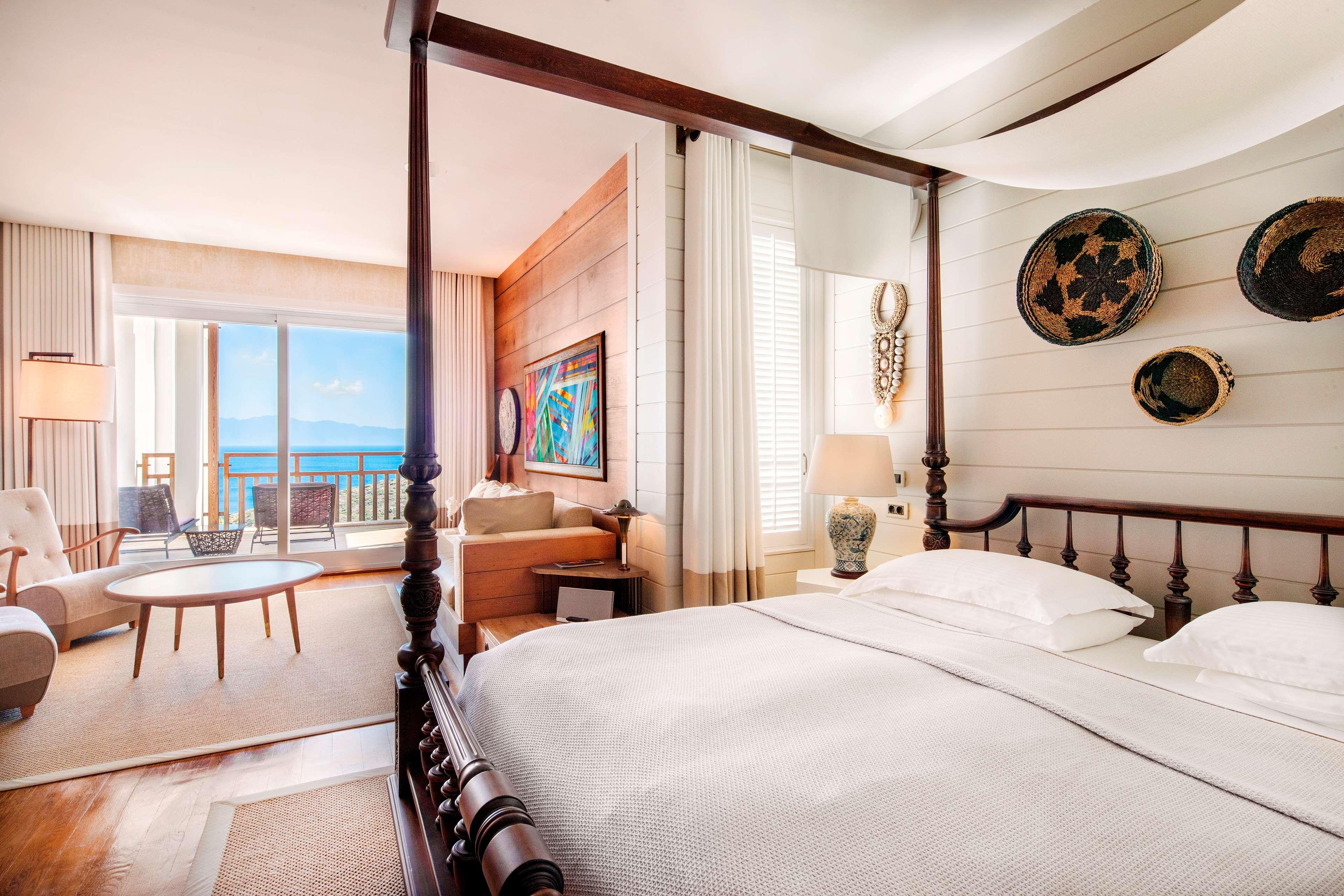 Superior, King Bed, Side Sea View