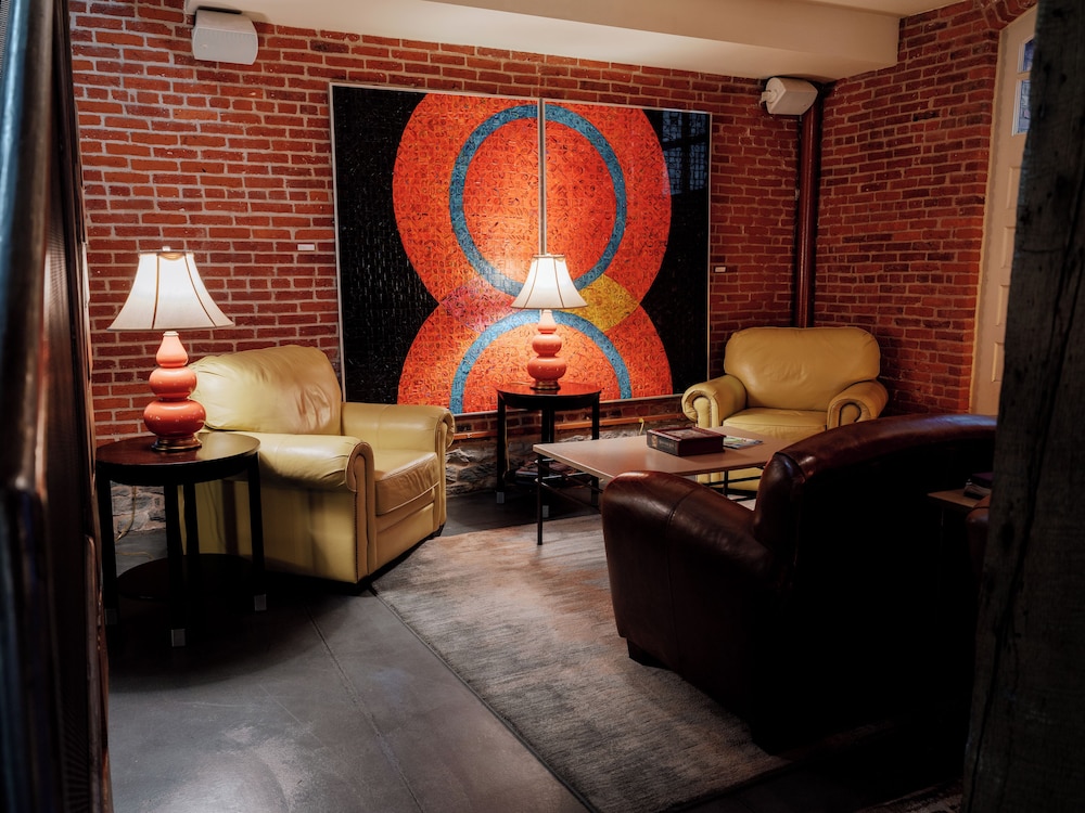 Lancaster Arts Hotel 41/61