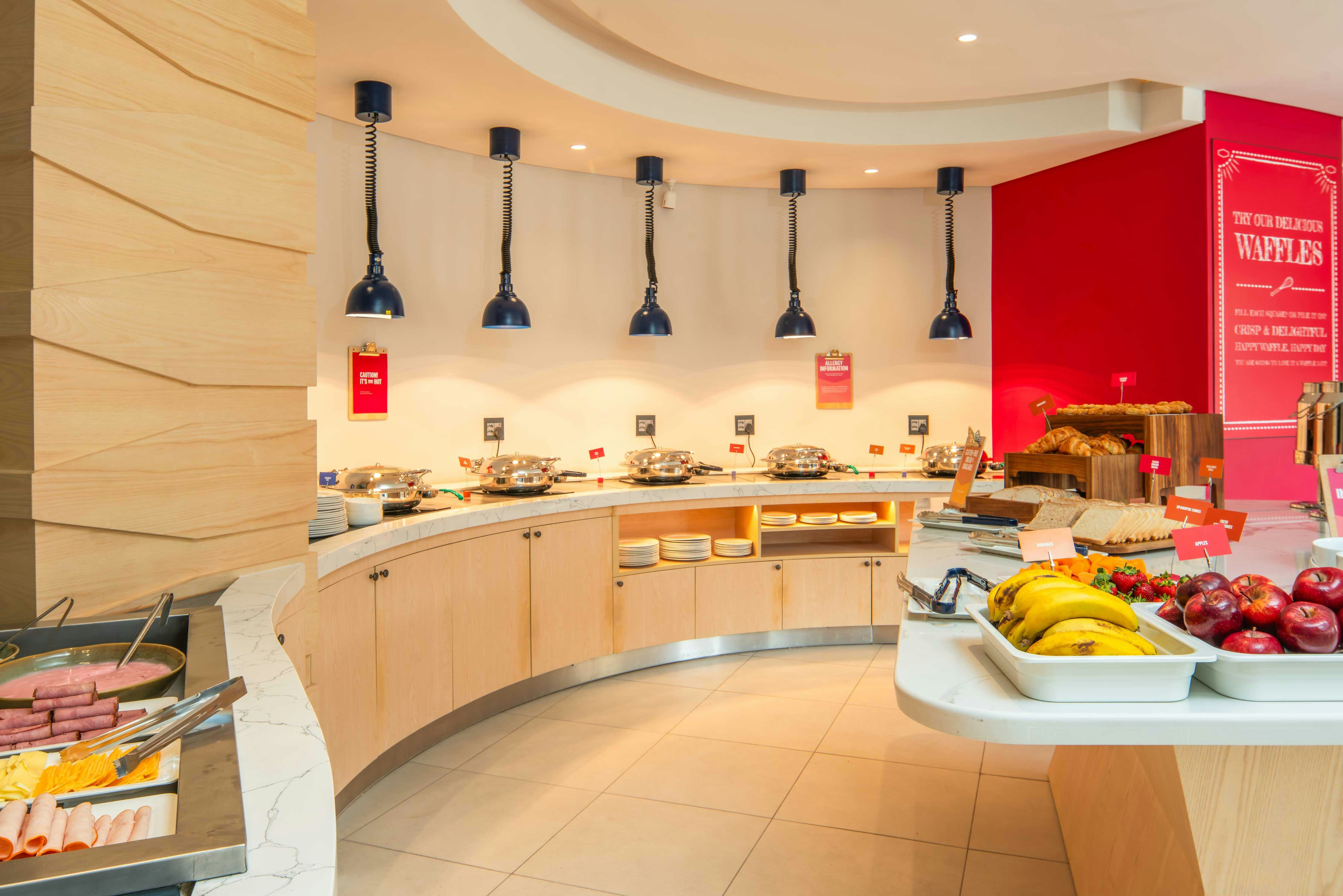 Hampton by Hilton Sandton Grayston 30/40
