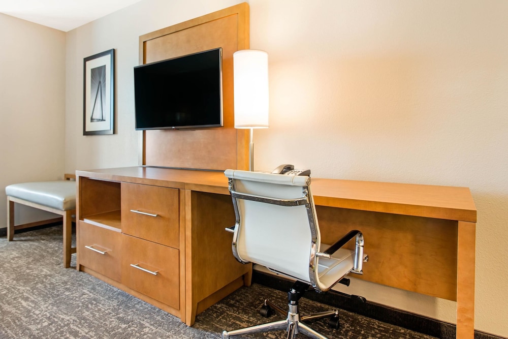 Comfort Suites North Charleston - Ashley Phosphate 29/32