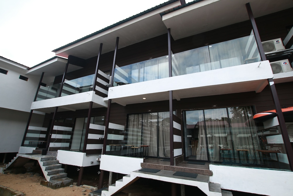 The Barat Tioman Beach Resort 1/50