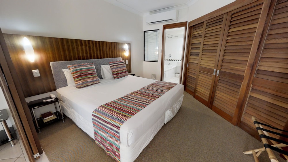 Silkari The Pavilions Port Douglas 17/65