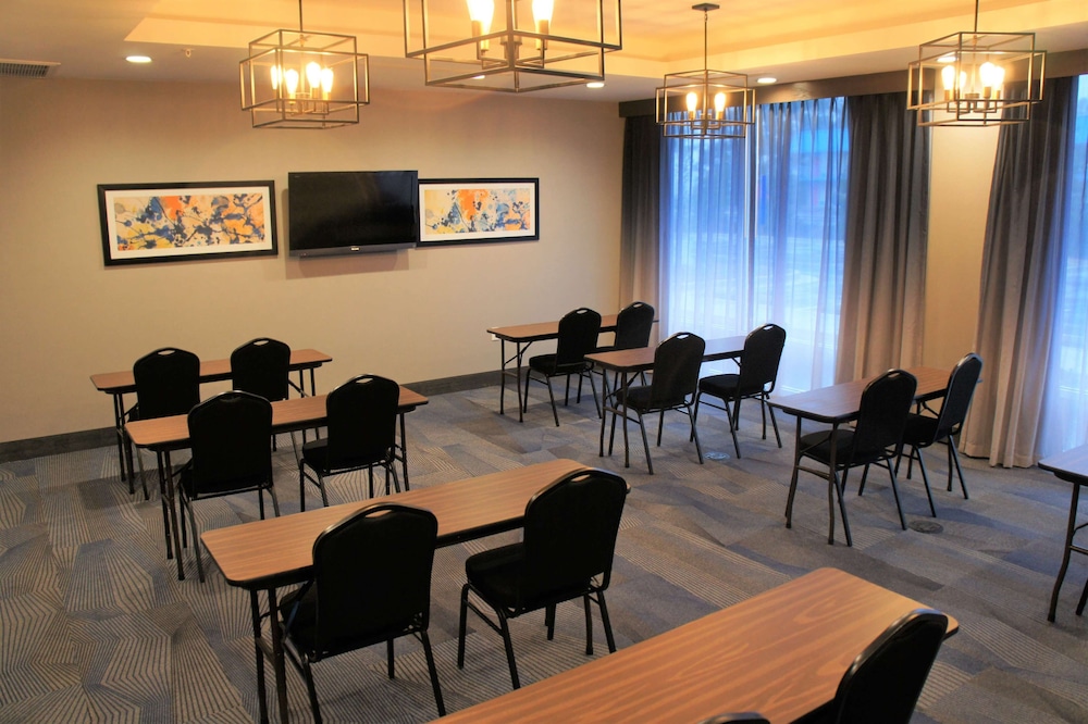 La Quinta Inn Suites By Wyndham Oxford 36/47
