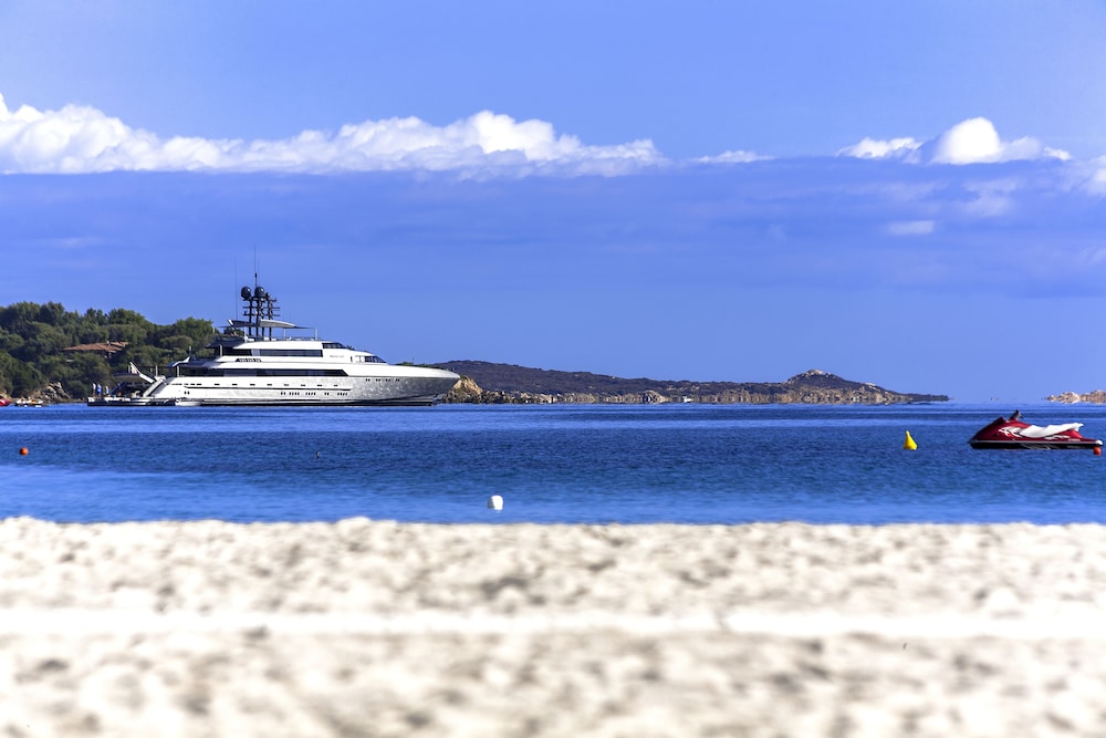 Colonna Beach Hotel 41/50