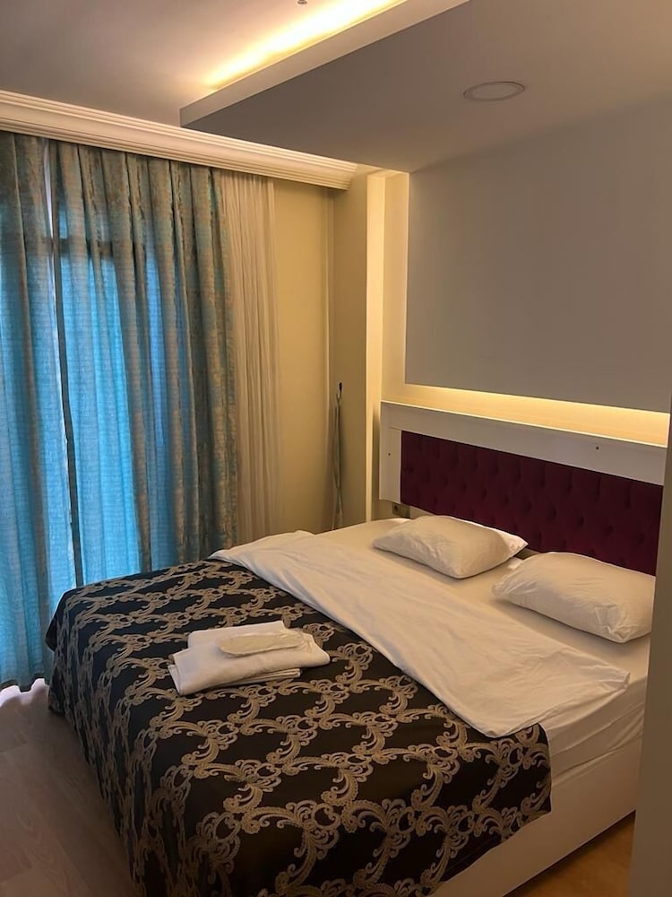 SANLI HOTEL 32/62