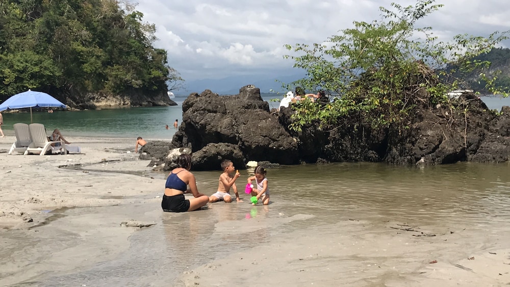 Shana By The Beach Manuel Antonio 68/74