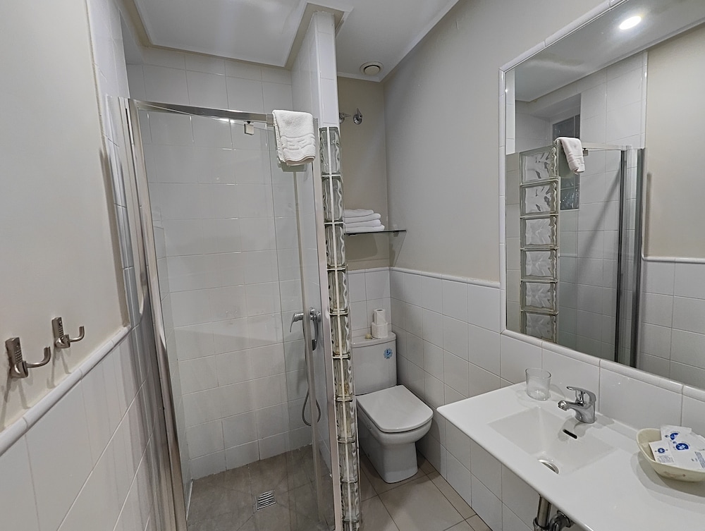 Hostal Madrid 41/50