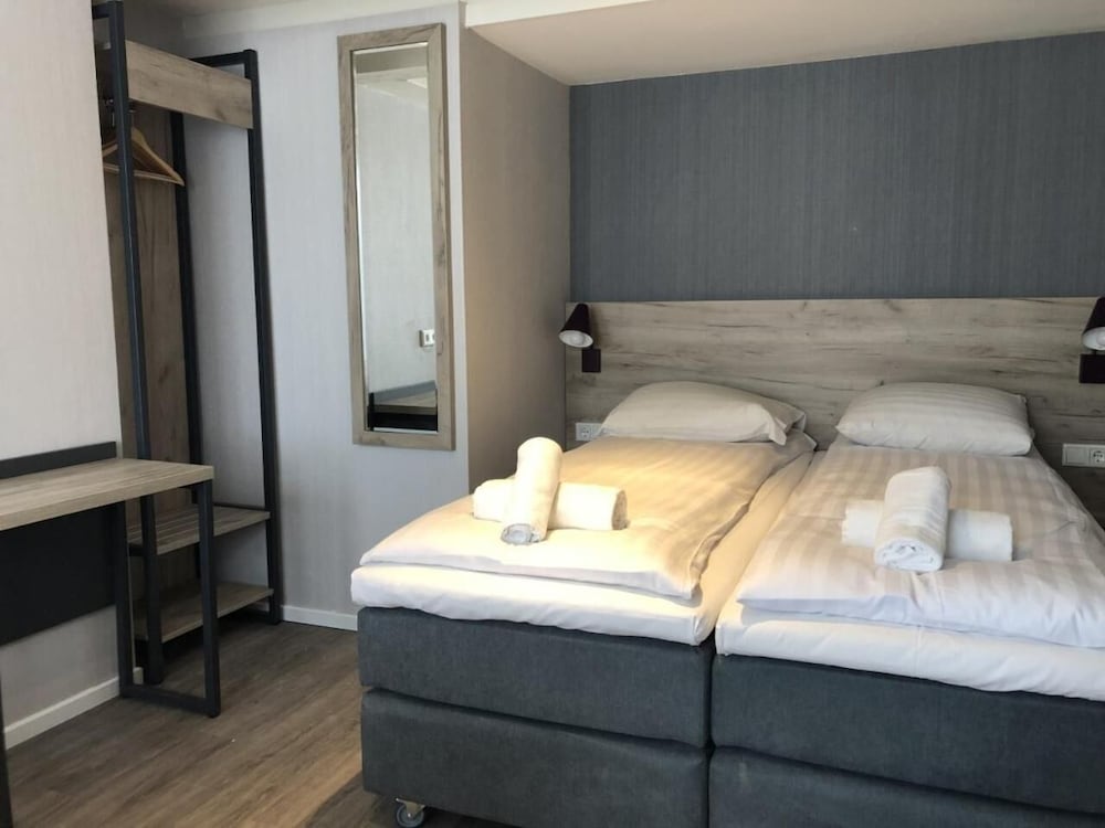 Facade Hotel Amsterdam 3/44
