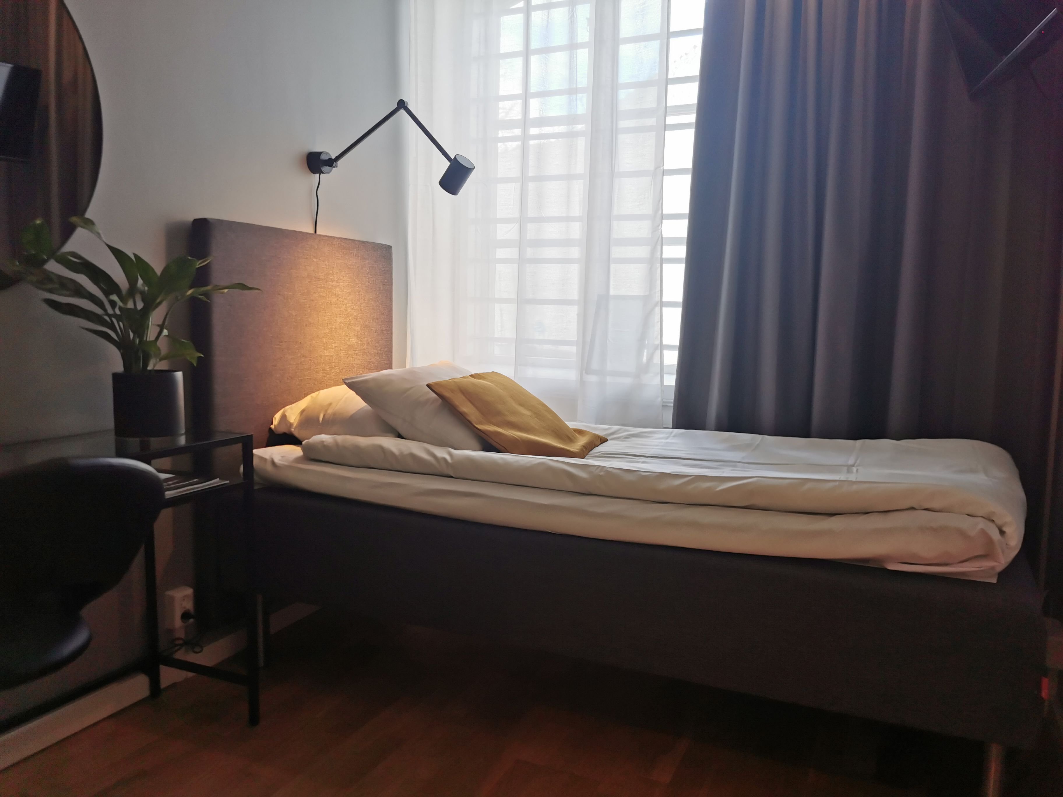 Room, Single