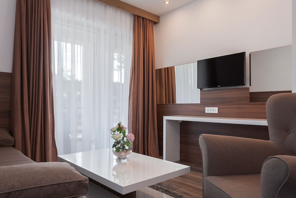 Hotel Mirjana & Rastoke 62/72