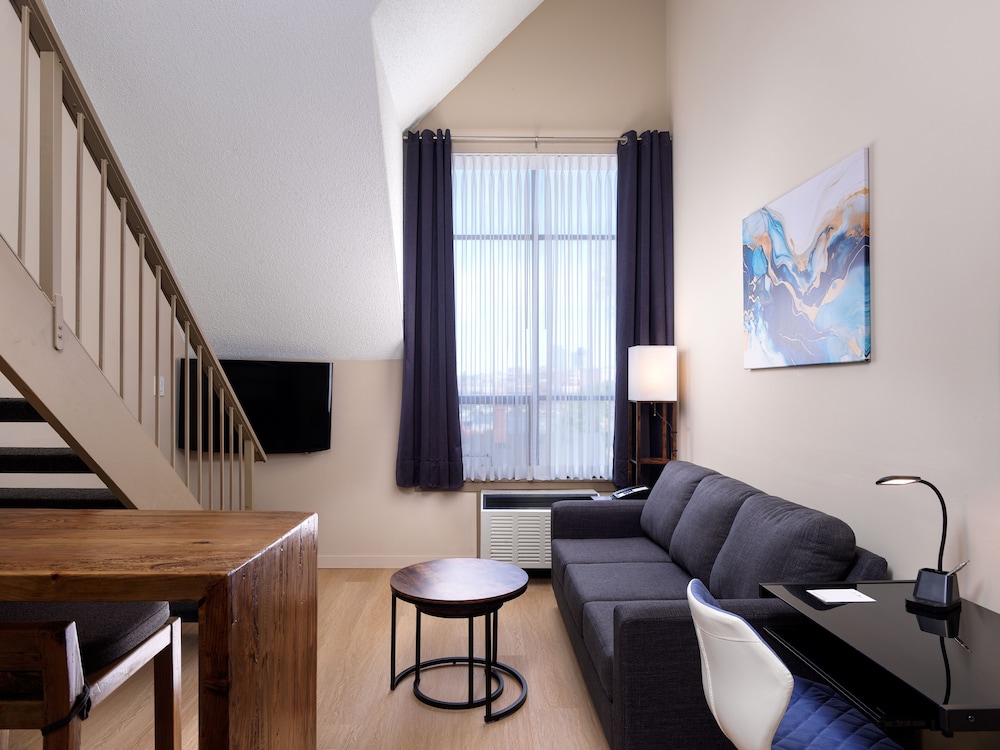 HUNTINGDON MANOR(FORMERLY Huntingdon Hotel & Suites) 40/50