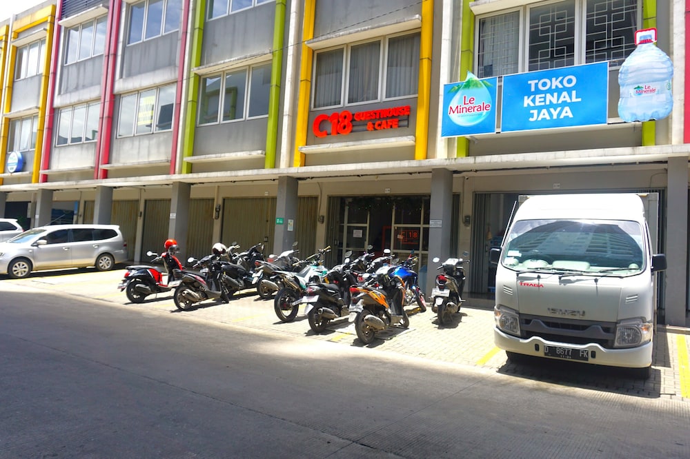 OYO 3952 Hotel C 18 Cibaduyut 16/25