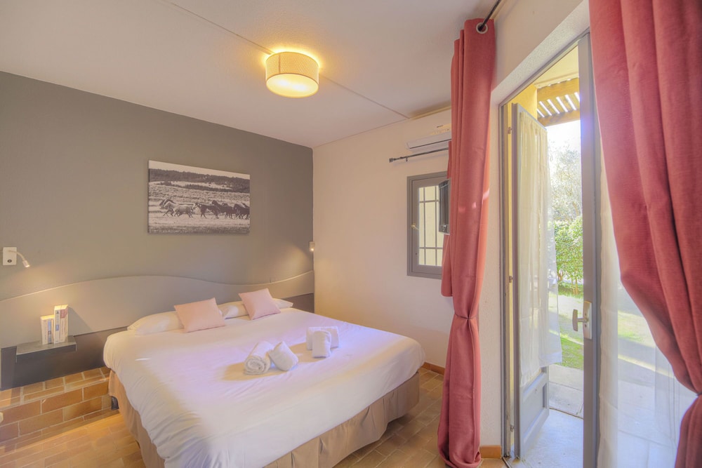 Marina Hotel Club 14/49