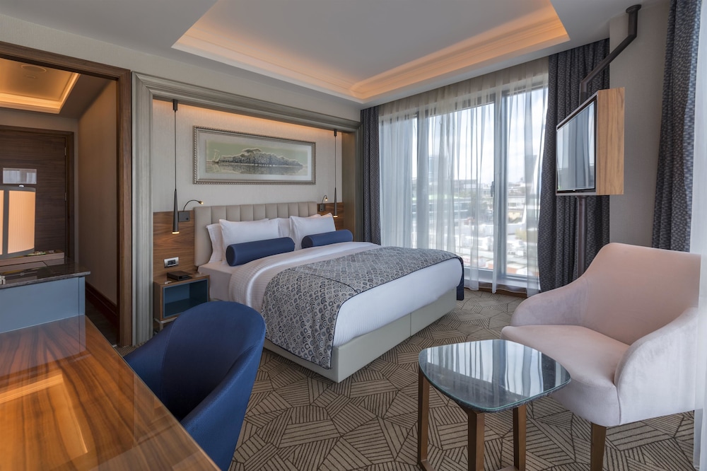 Golden Tulip Istanbul Bayrampasa 12/50