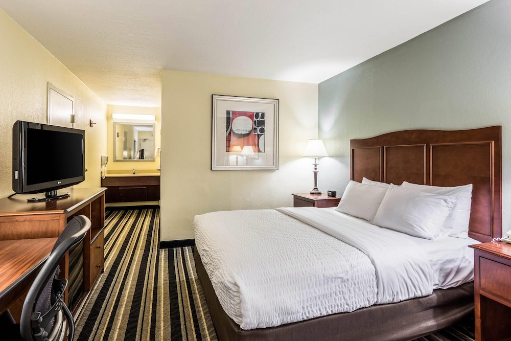 ROOM, KING BED