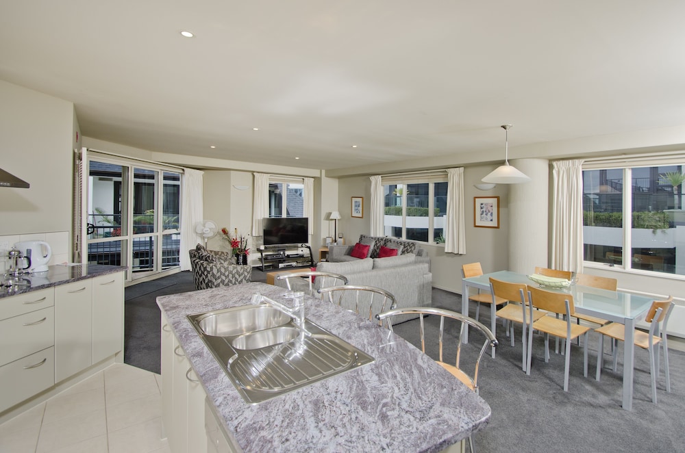 The Pavilions Beachfront Apartments 57/76