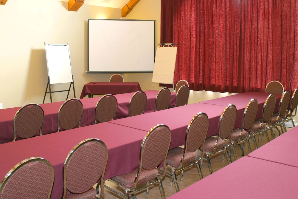 Auberge Bouctouche Inn & Suites 43/49