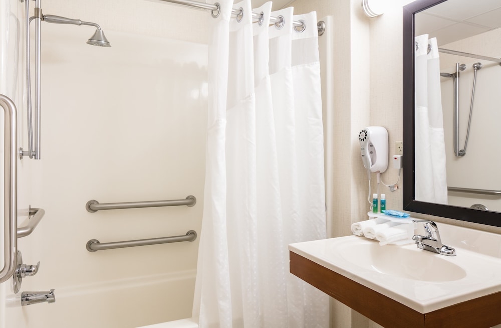 Holiday Inn Express Suites Coralville 65/67