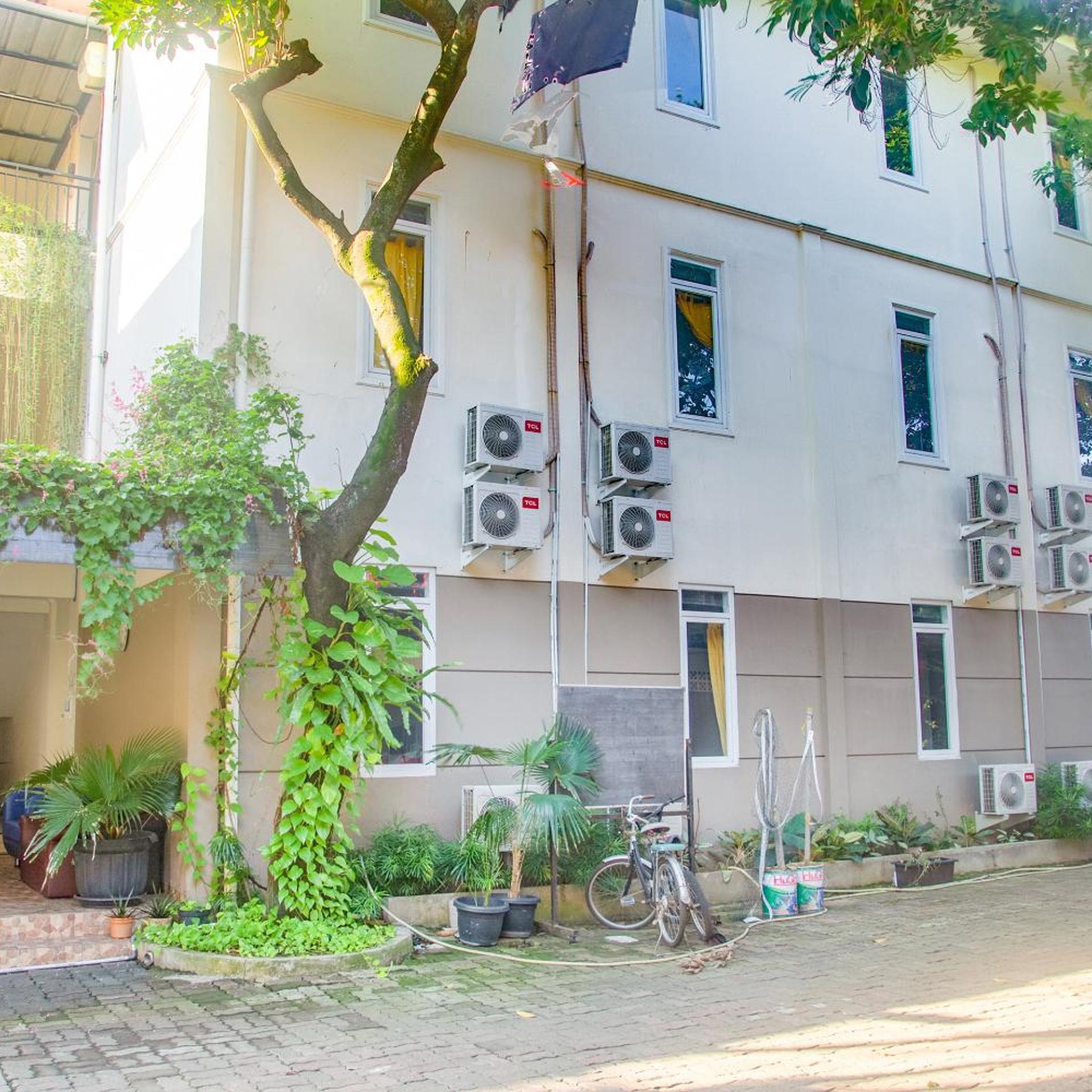 Reddoorz Plus Near Upn Veteran Jakarta 2/50