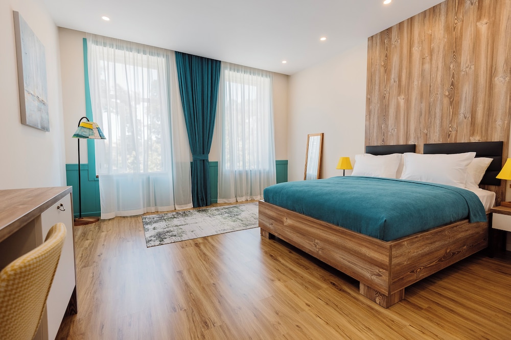ROOM, QUEEN BED, GARDEN VIEW