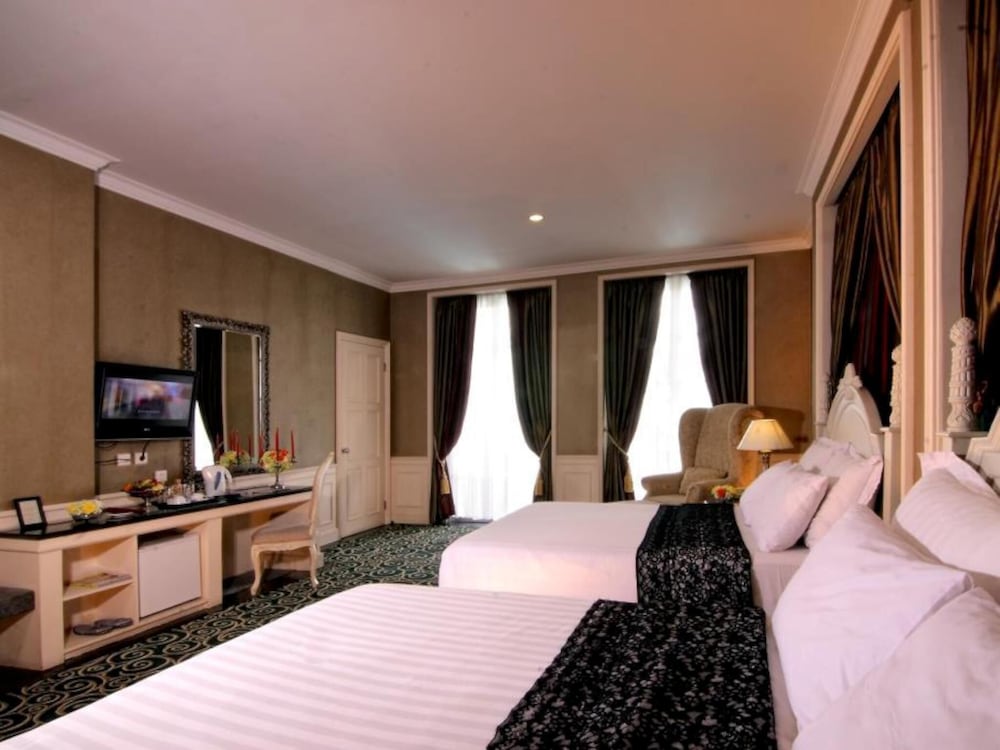 Gh Universal Bandung 17/50