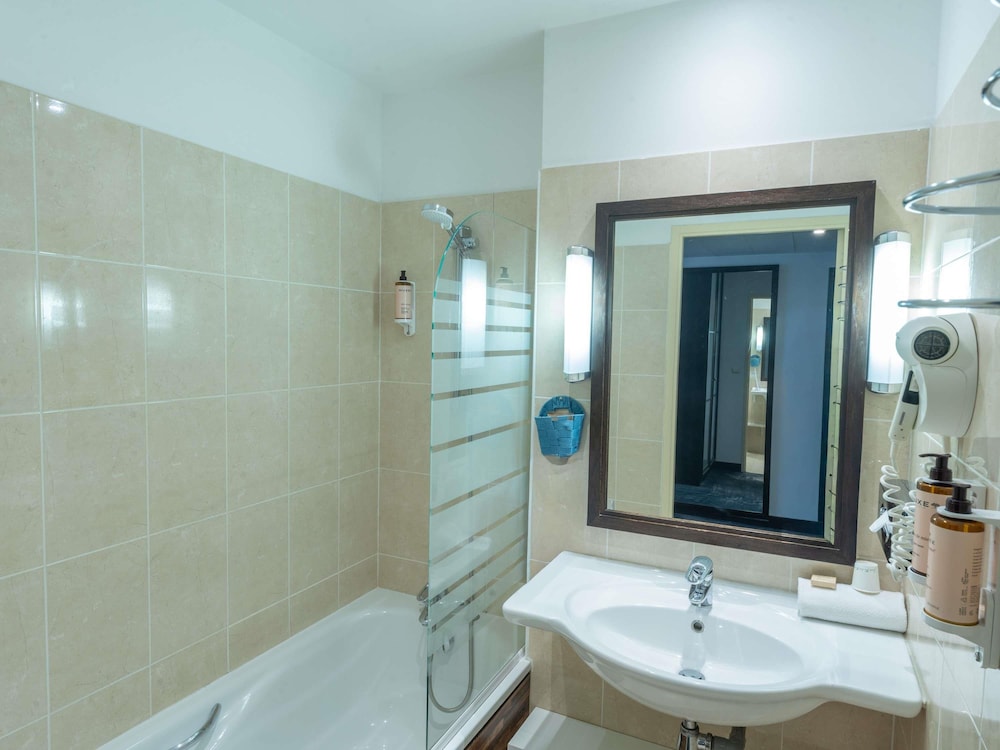 MERCURE RENNES CESSON 67/69