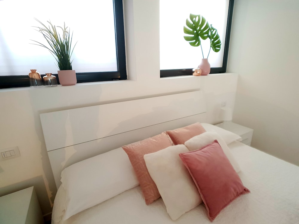 Design Central Apartment 16/24