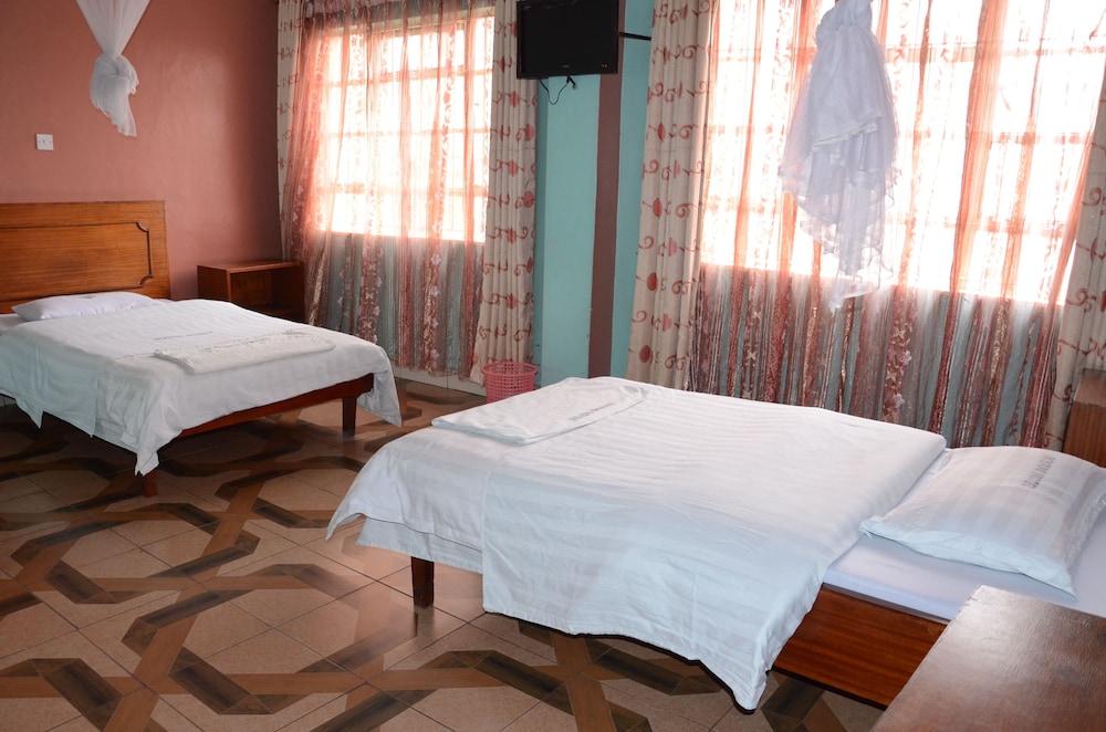 Nyam Hotel 7/26