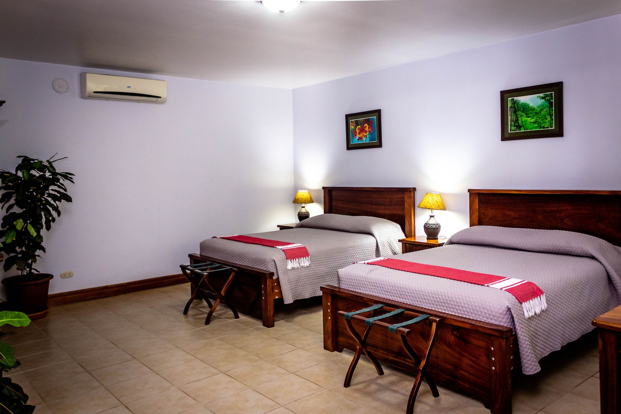 DELUXE, 2 QUEEN BEDS, GARDEN VIEW