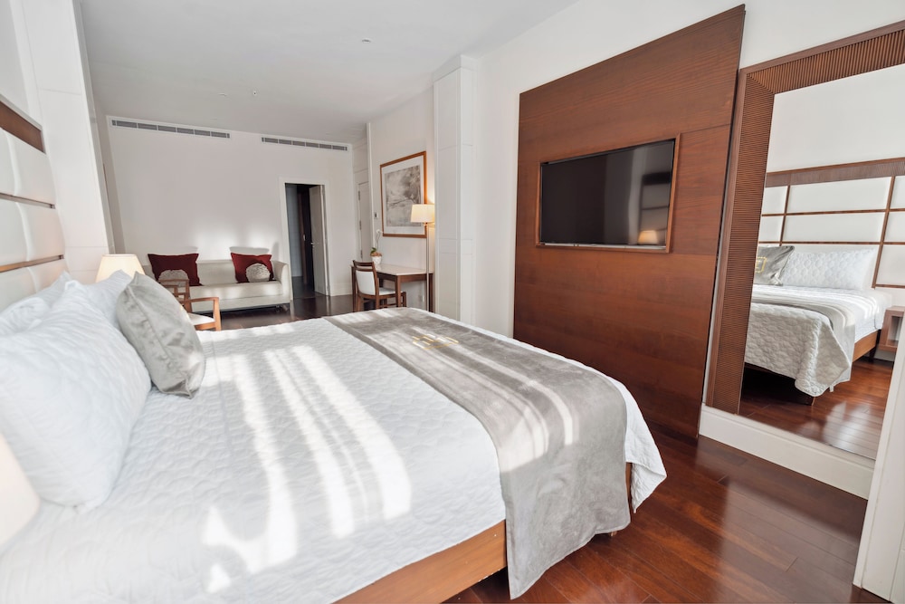 JUNIOR SUITE, QUEEN BED