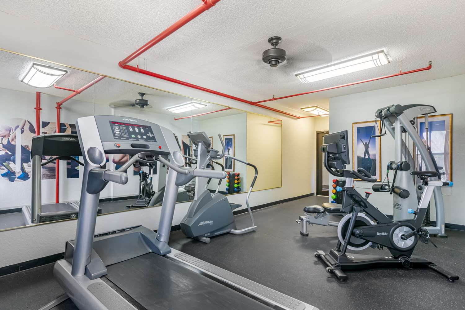 Best Western Plus Universal Inn 24/46