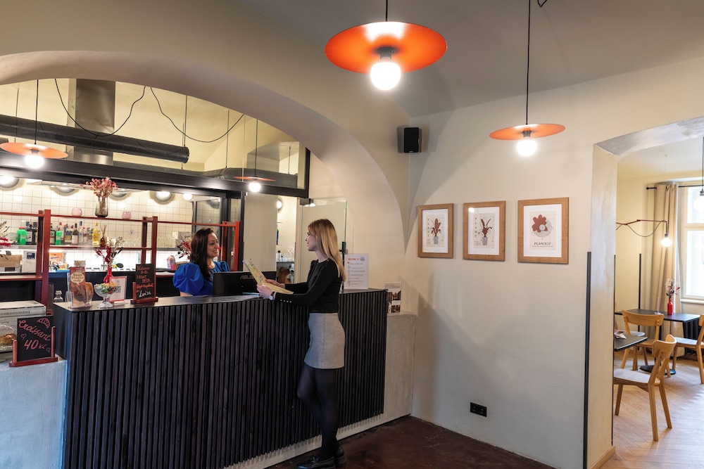 Amadeus Aparthotel 6/50