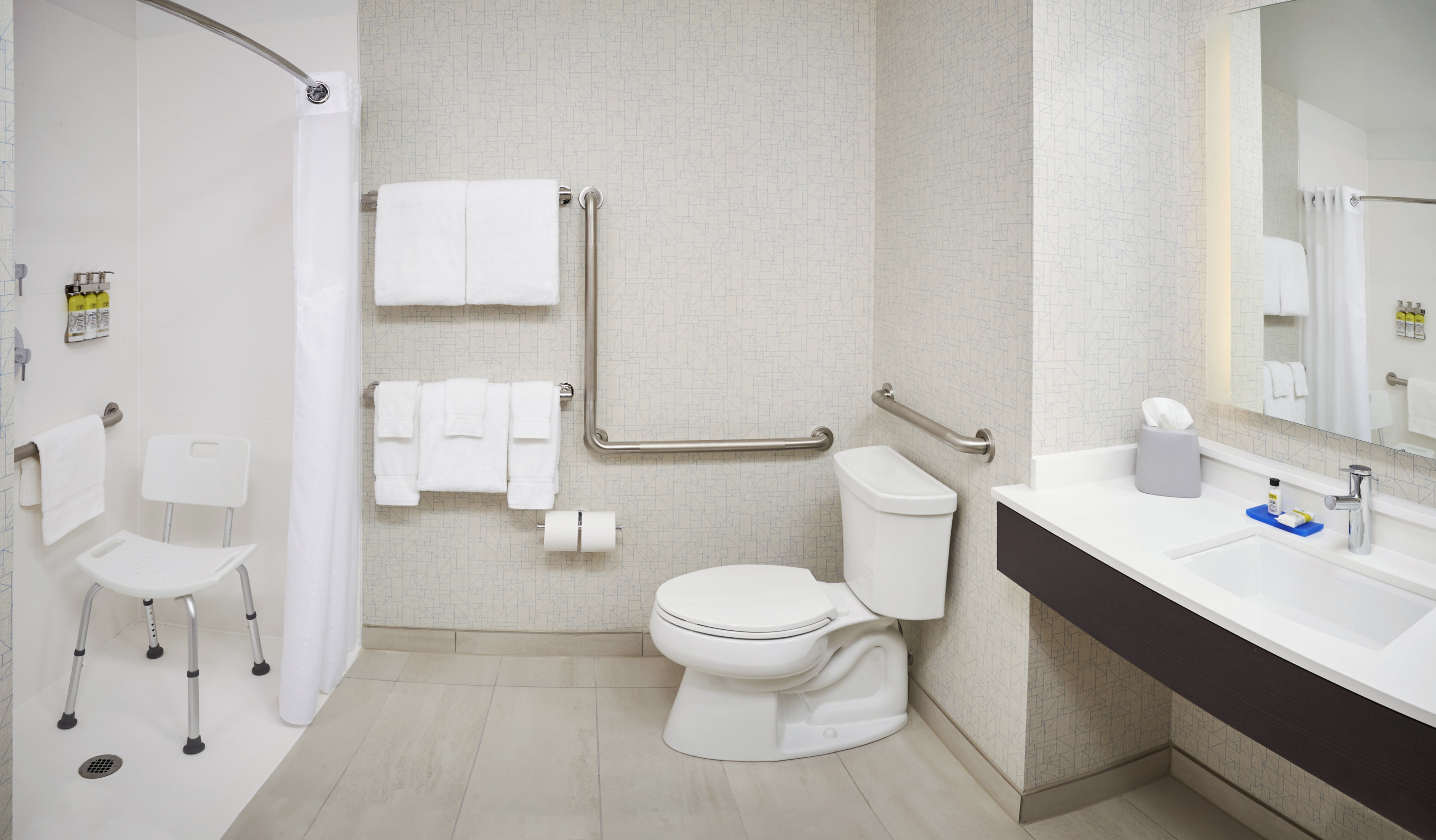 Holiday Inn Express & Suites Windsor East – Lakeshore, an IHG Hotel 66/70