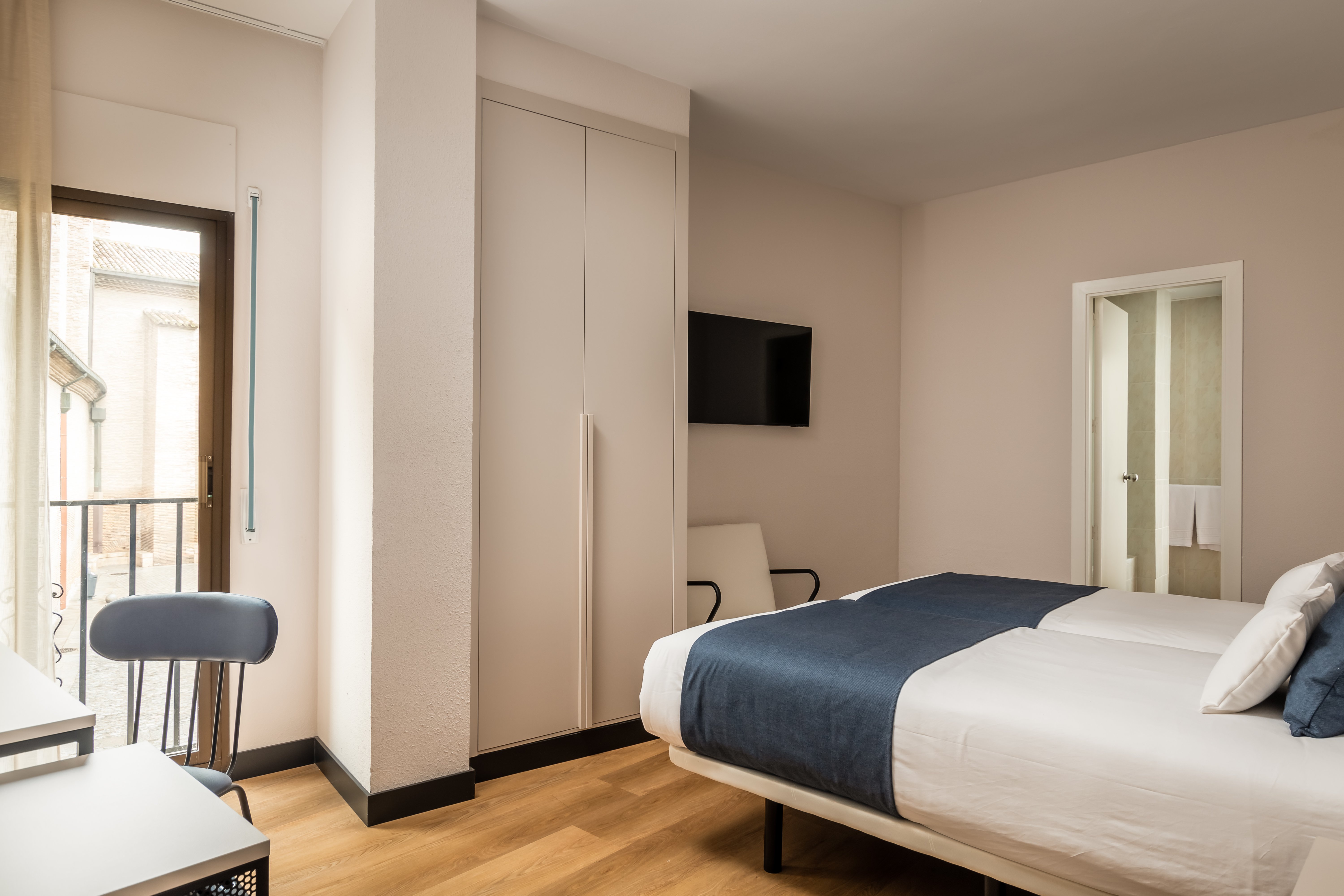 Hotel Don Jaime 54 6/33