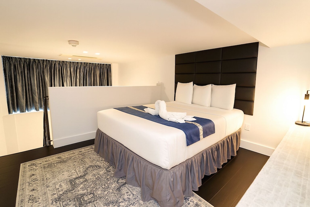 Nova Hotel Brooklyn 24/64