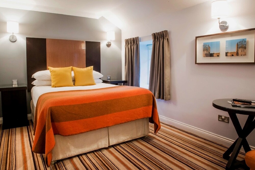 De Vere Horsley Estate 30/72