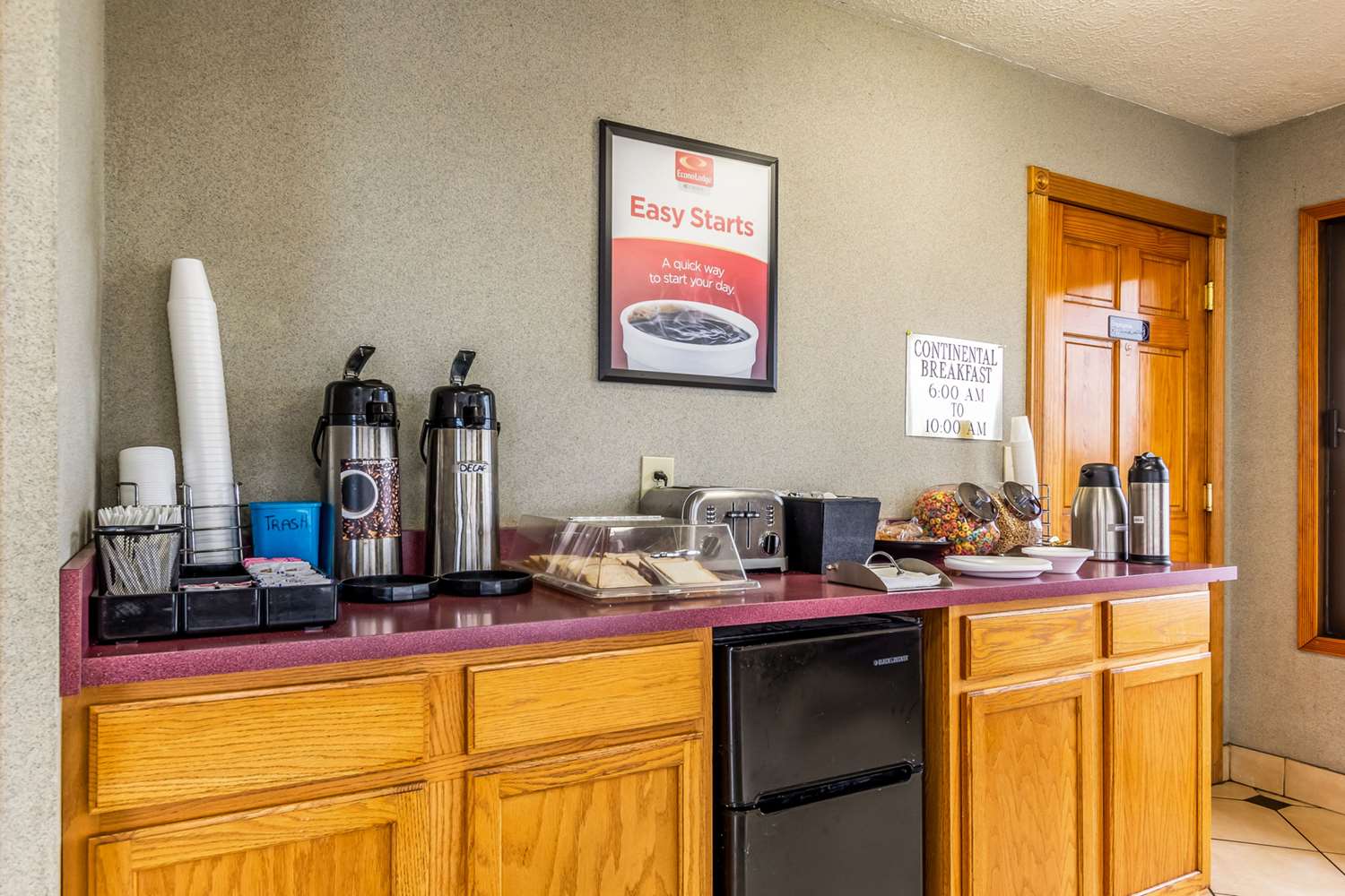 Econo Lodge Seymour, IN 10/37