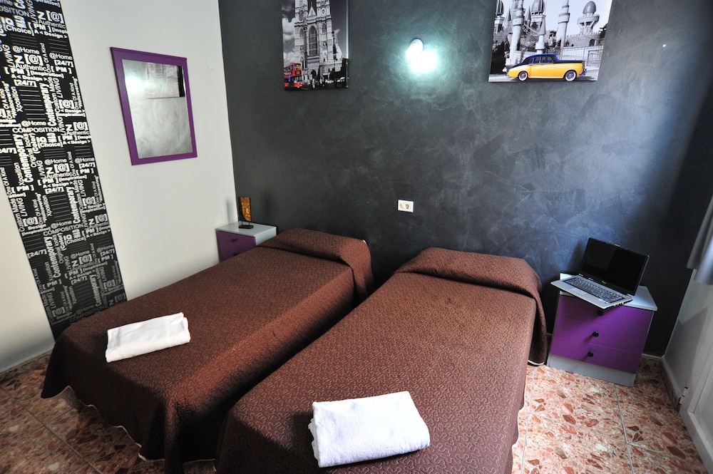 Hostal Alcaravaneras 15/43