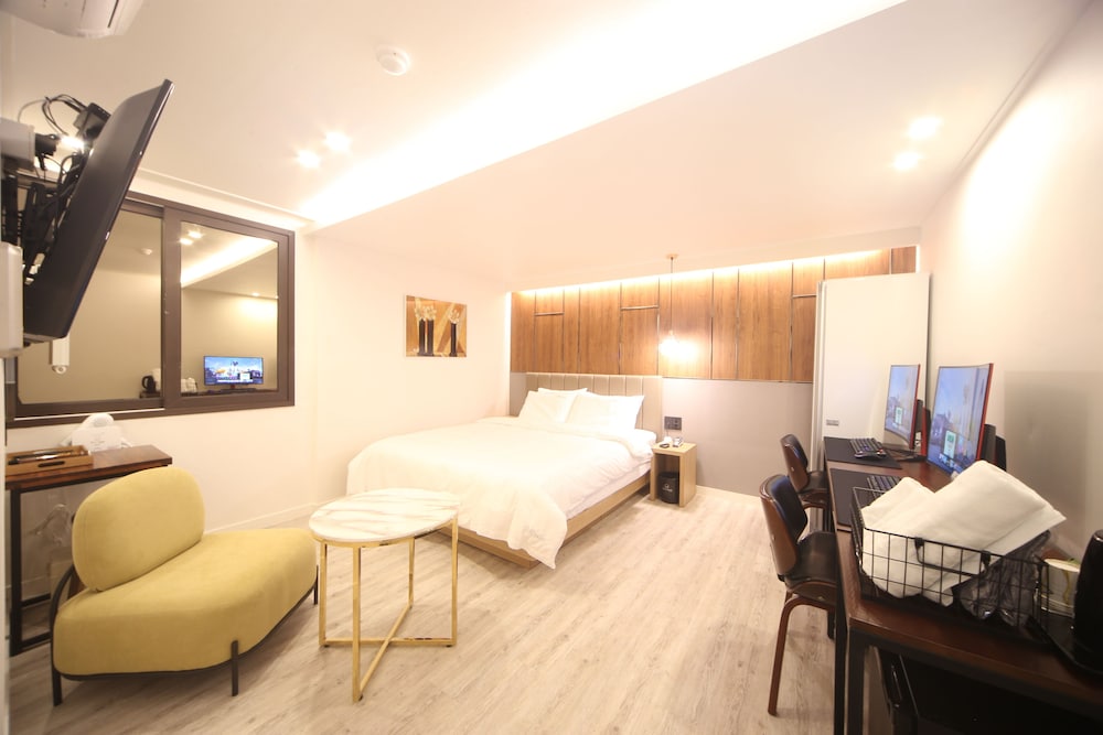 The Stone Bridge Hotel Sasang 12/24