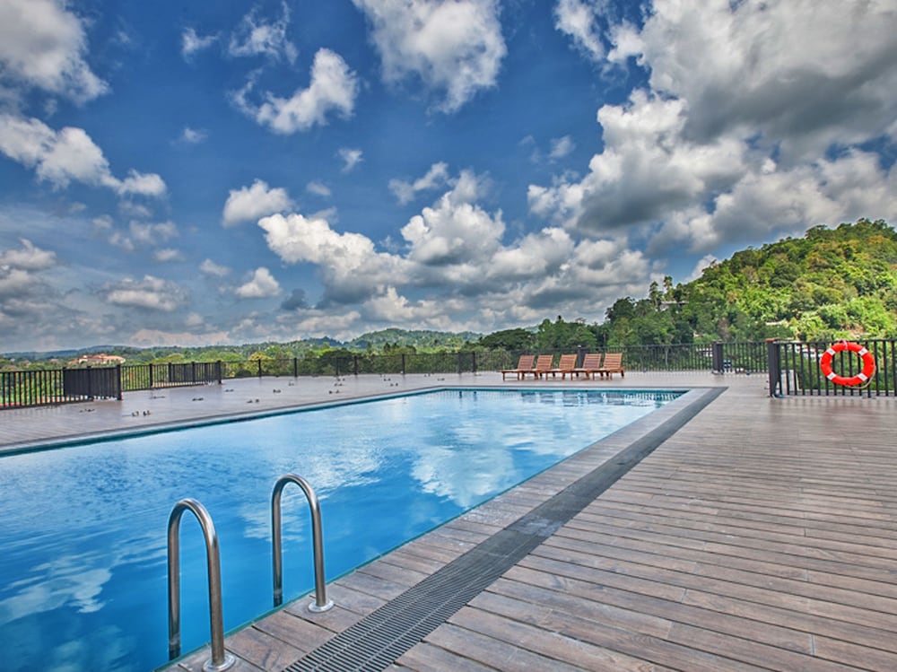 Oak Ray Regency Hotel 35/40