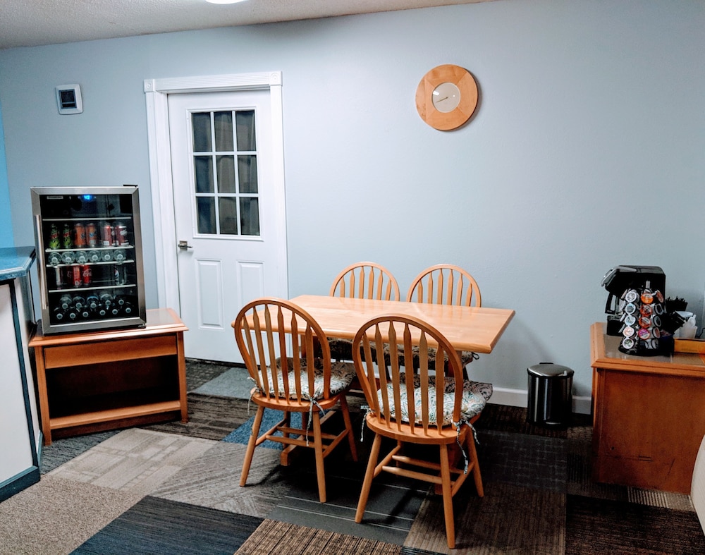 Executive Inn 28/33