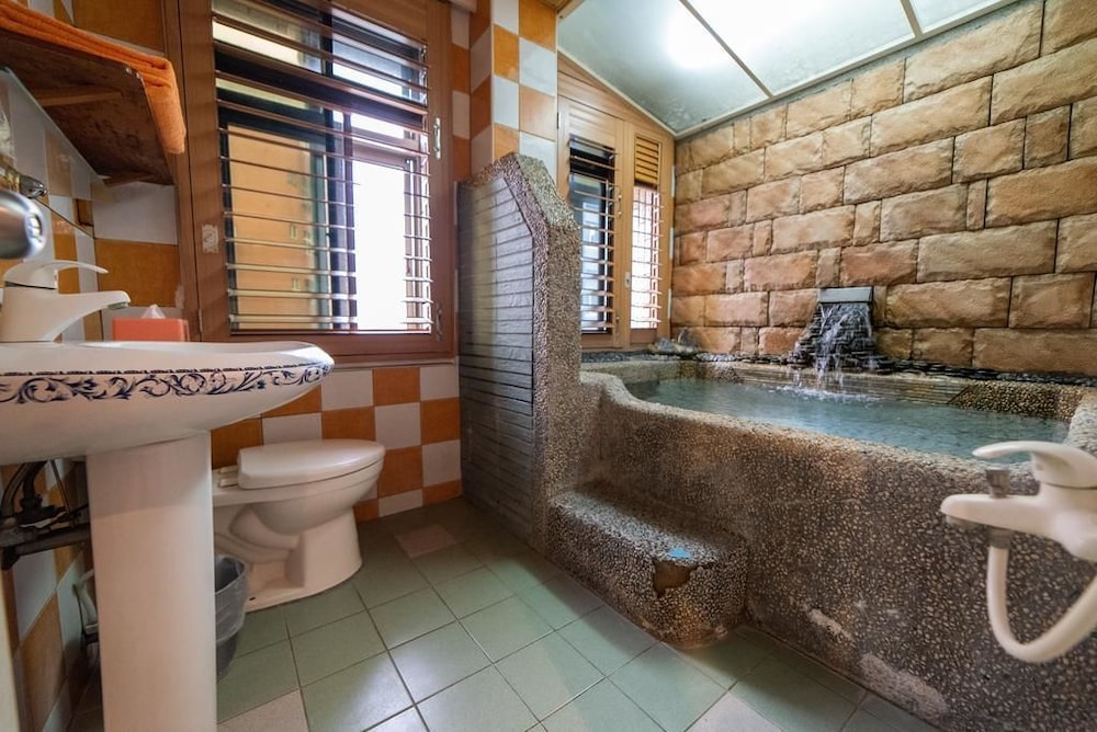 ShanKou Hotspring Hotel 51/53